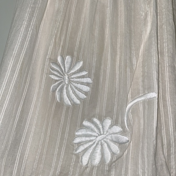 BCBG embroidered skirt - no tags size 10? - Picture 2 of 11